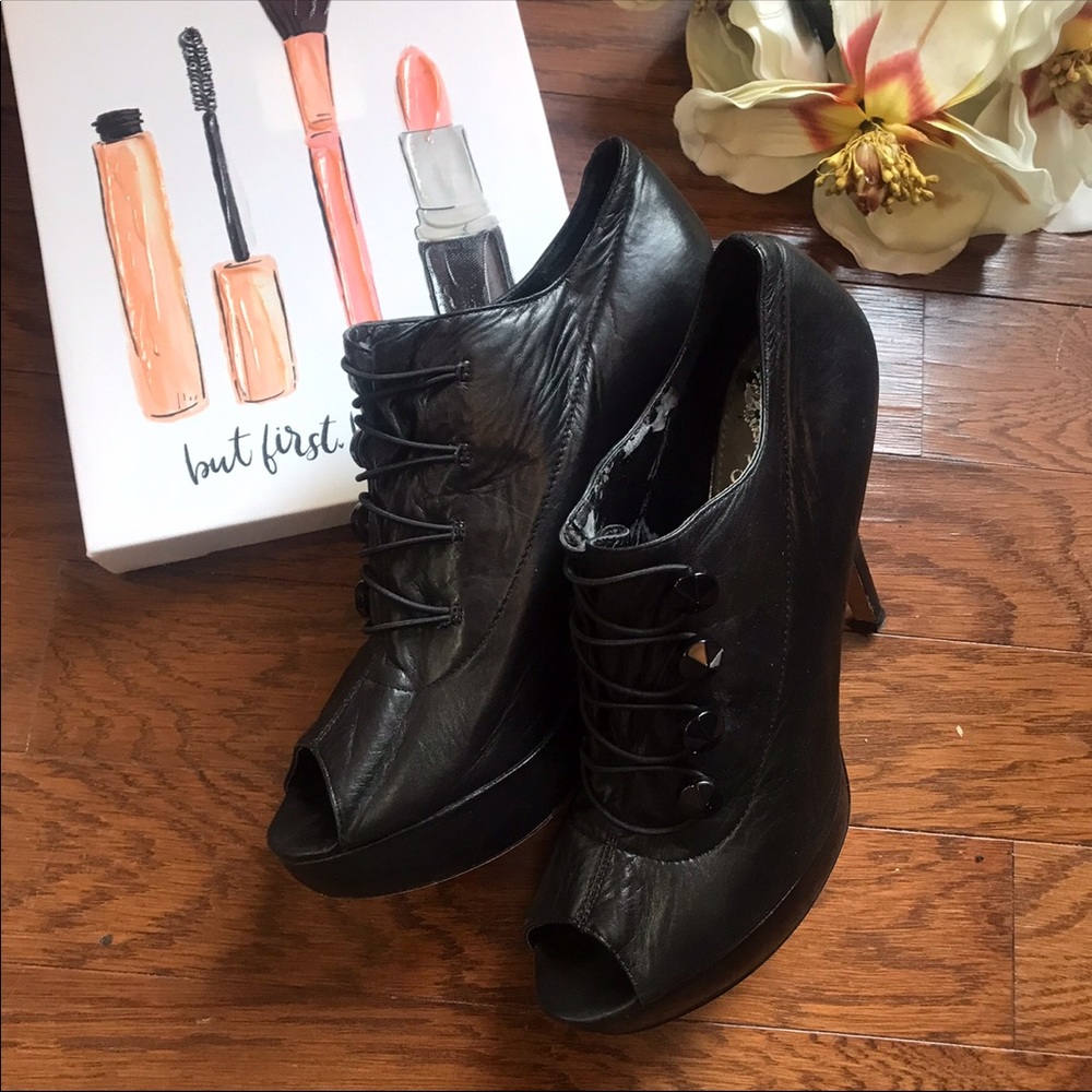 🌷Vince Camuto Leather Platform Peep Toe Heels